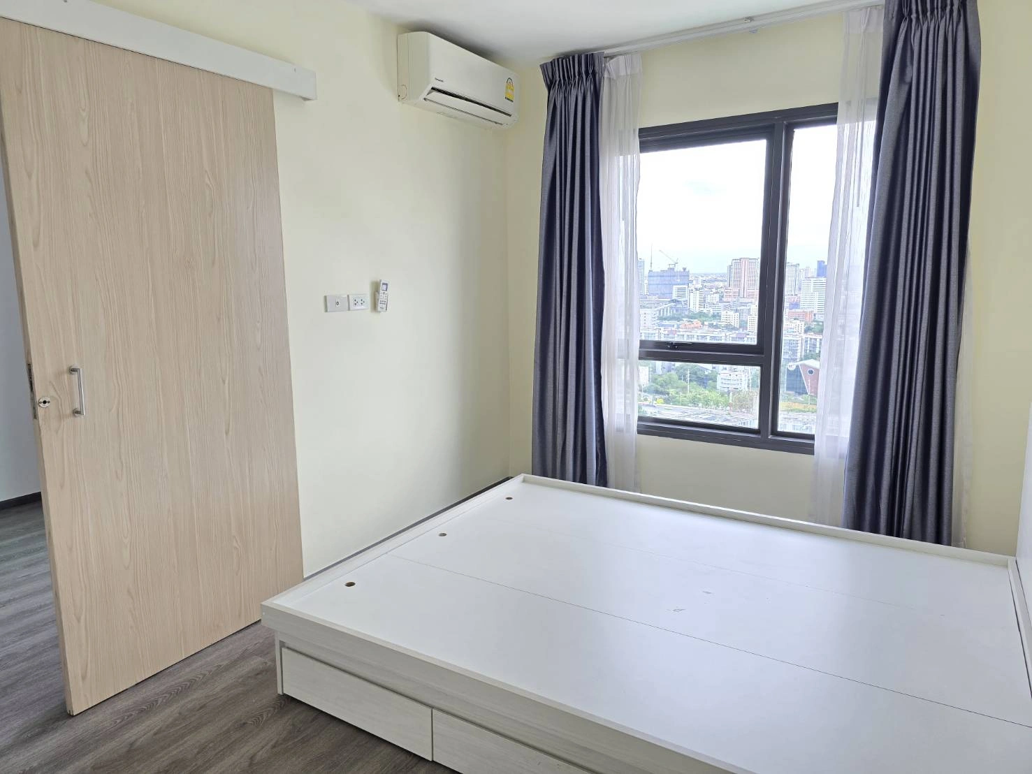 ขายคอนโด Rich Park @ Triple Station ชั้น 30 ใกล้ MRT หัวหมาก ราคา 2.69 ล้าน