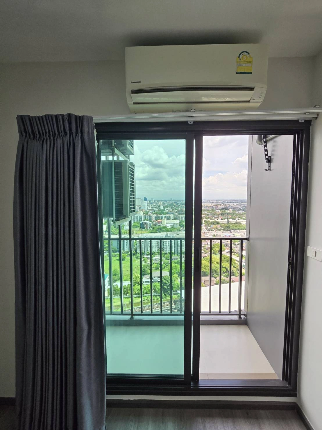 ขายคอนโด Rich Park @ Triple Station ชั้น 30 ใกล้ MRT หัวหมาก ราคา 2.69 ล้าน