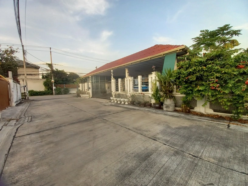 ขายที่ดิน แถมโรงรถและสนามหญ้า รามอินทรา ซอยมัยลาภ (แปลงมุม)