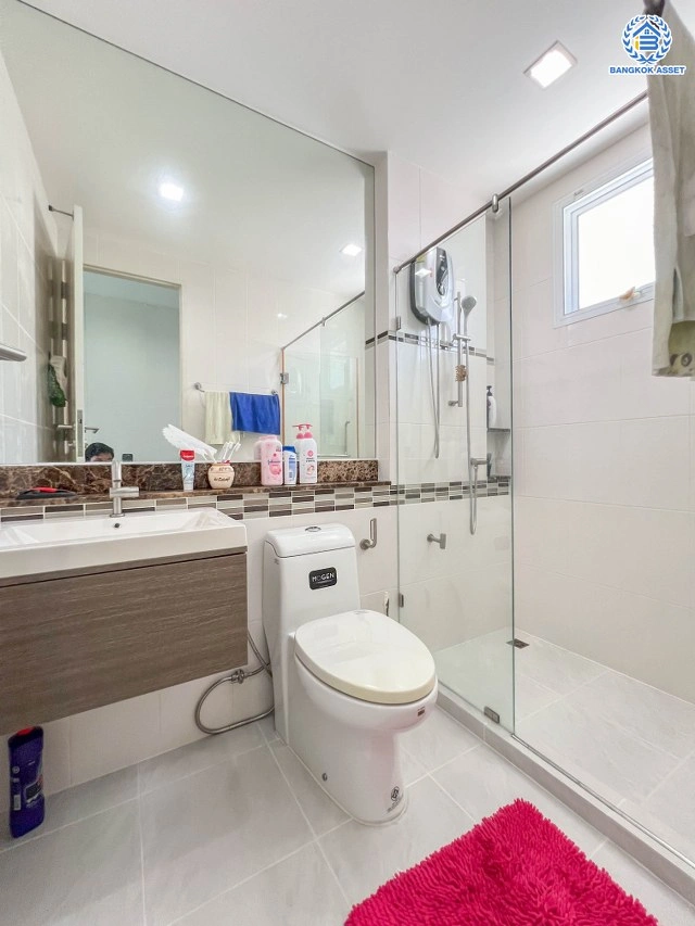 บ้านเดี่ยวมือสองปทุมธานี โครงการ ฮาบิเทียบอนด์ ราชพฤกษ์ แบรนด์คุณภาพจาก แสนสิริ เนื้อที่ 52.60 ตร.ว. พื้นที่ใช้สอย 169 ตร.ม. ฟังก์ชั่น 3 ห้องนอน 3 ห้องน้ำ 2 ที่จอด เชื่อมต่อทั้งถนนราชพฤกษ์ ,ถนนแจ้งวัฒนะ และ ใกล้จุดขึ้นทางด่วน "ศรีสมาน"