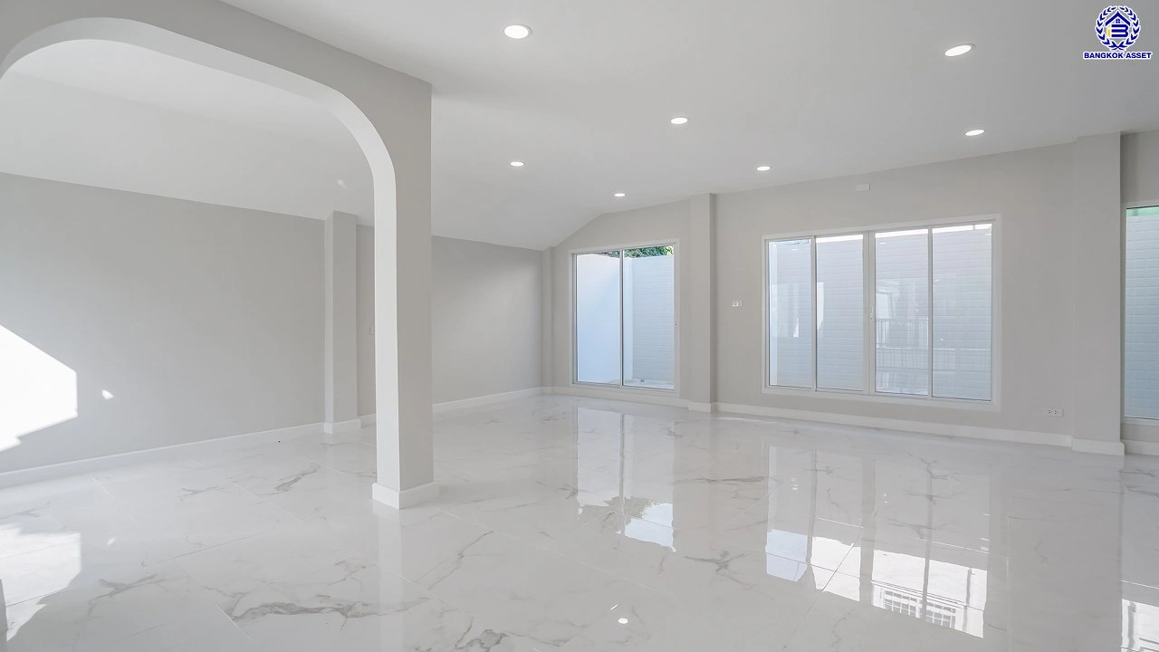 บ้านมือสองตกแต่งใหม่ โครงการ ปริญญดา เกษตร-นวมินทร์ แจ่มจันทร์ หลังมุม เนื้อที่ 58.30 ตร.ว. พื้นที่ใช้สอย 209.58 ตร.ม. ฟังก์ชัน 3 ห้องนอน 3 ห้องน้ำ 2 ที่จอดรถ บ้านทำเลเมือง การเดินทางสะดวกเชื่อมต่อถนนประเสริฐมนูกิจ ถนนรามอินทรา ถนนพหลโยธิน ใกล้เซ็นทรัล อีสต์วิลล์ โรงเรียนเลิศหล้า และใกล้จุดขึ้นทางด่