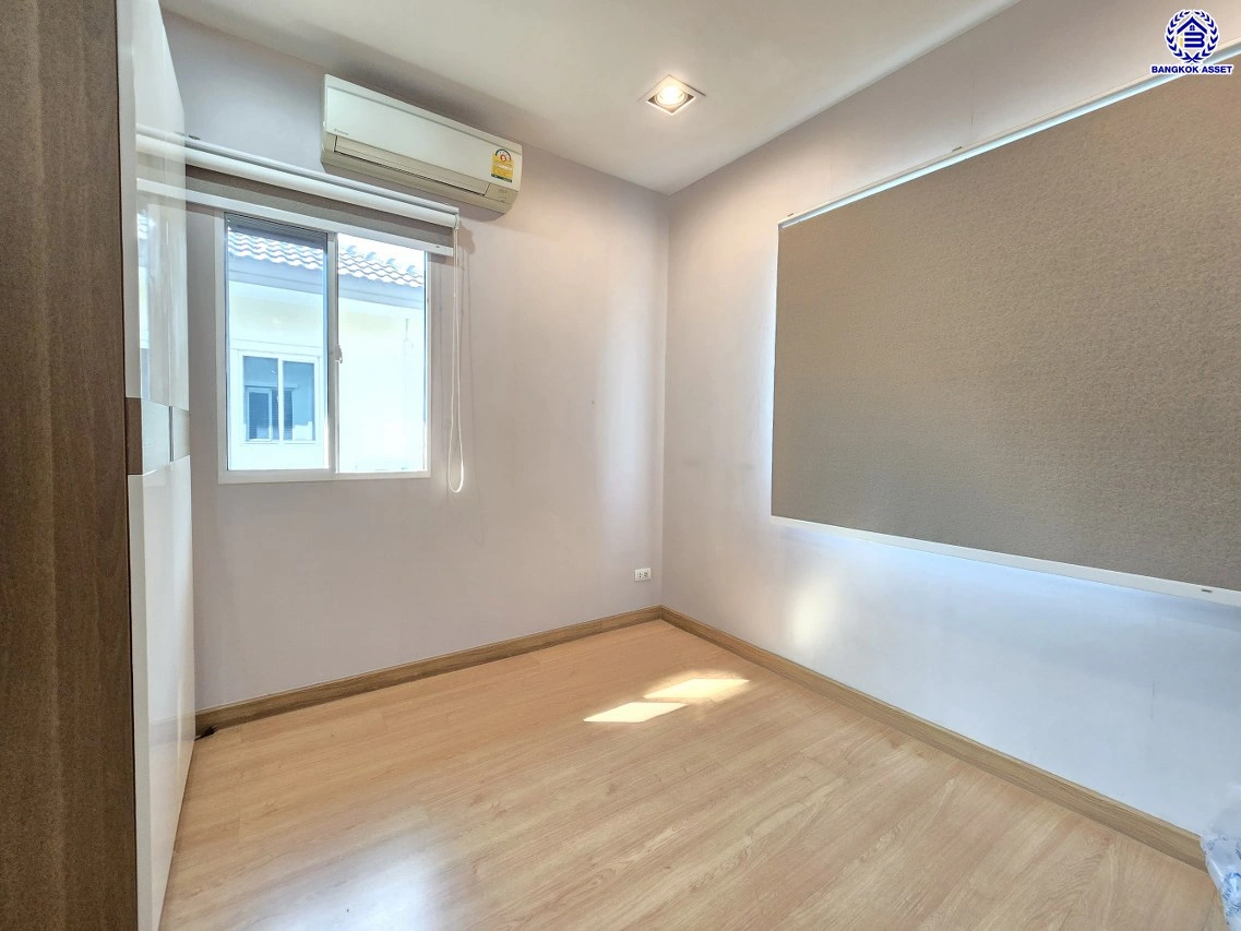 บ้านเดี่ยวมือสองกรุงเทพฯ โครงการ เดอะแพลนท์ เอ็กซ์คลูซีฟ สรงประภา-แจ้งวัฒนะ เนื้อที่ 52.30 ตร.ว. พื้นที่ใช้สอย 150 ตร.ม. ฟังก์ชัน 3 ห้องนอน 3 ห้องน้ำ 2 ที่จอดรถ บนทำเลเชื่อมต่อถนนเลียบคลองประปา, ถนนเชิดวุฒากาศ, ถนนศรีสมาน ใกล้อิมแพคอารีน่า เมืองทอง, ไอทีสแควร์ หลักสี่