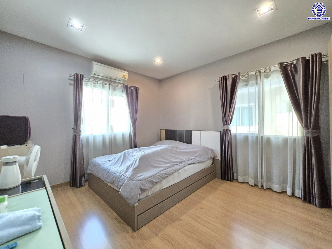 บ้านเดี่ยวมือสองกรุงเทพฯ โครงการ เดอะแพลนท์ เอ็กซ์คลูซีฟ สรงประภา-แจ้งวัฒนะ เนื้อที่ 52.30 ตร.ว. พื้นที่ใช้สอย 150 ตร.ม. ฟังก์ชัน 3 ห้องนอน 3 ห้องน้ำ 2 ที่จอดรถ บนทำเลเชื่อมต่อถนนเลียบคลองประปา, ถนนเชิดวุฒากาศ, ถนนศรีสมาน ใกล้อิมแพคอารีน่า เมืองทอง, ไอทีสแควร์ หลักสี่