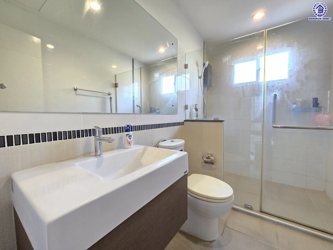 บ้านเดี่ยวมือสองกรุงเทพฯ โครงการ เดอะแพลนท์ เอ็กซ์คลูซีฟ สรงประภา-แจ้งวัฒนะ เนื้อที่ 52.30 ตร.ว. พื้นที่ใช้สอย 150 ตร.ม. ฟังก์ชัน 3 ห้องนอน 3 ห้องน้ำ 2 ที่จอดรถ บนทำเลเชื่อมต่อถนนเลียบคลองประปา, ถนนเชิดวุฒากาศ, ถนนศรีสมาน ใกล้อิมแพคอารีน่า เมืองทอง, ไอทีสแควร์ หลักสี่