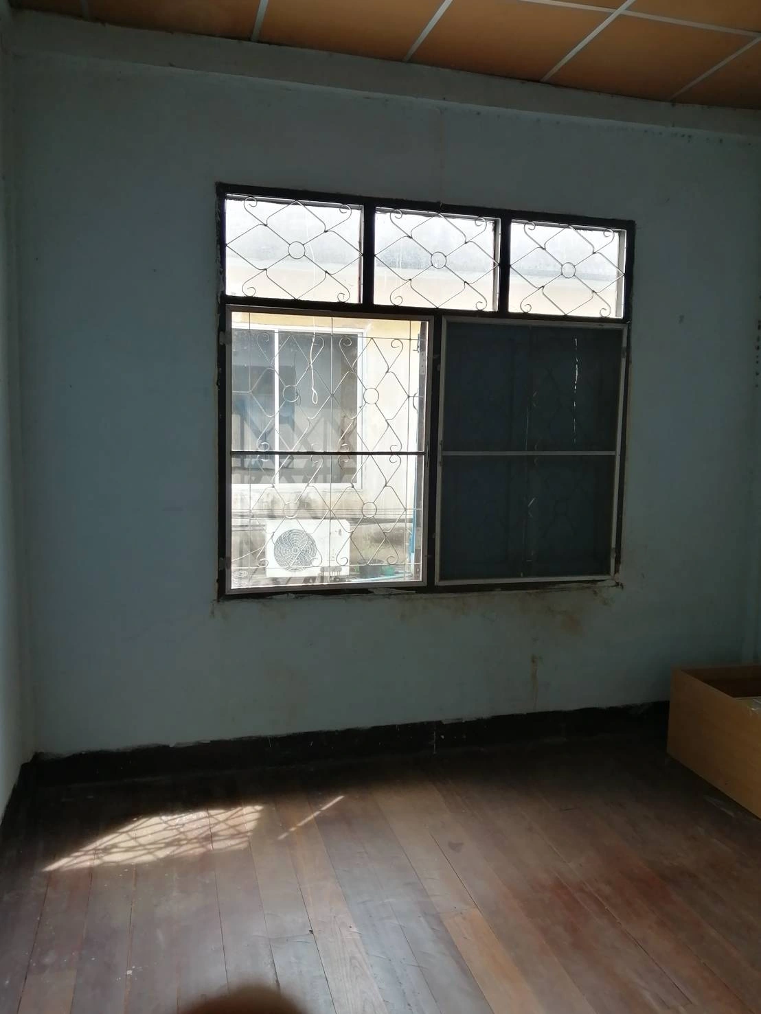 ให้เช่า ตึกแถว 2 ชั้น ซอยเจริญนคร 28 ใกล้สถานีรถไฟฟ้ากรุงธนบุรี และสถานีรถไฟฟ้าวงเวียนใหญ่