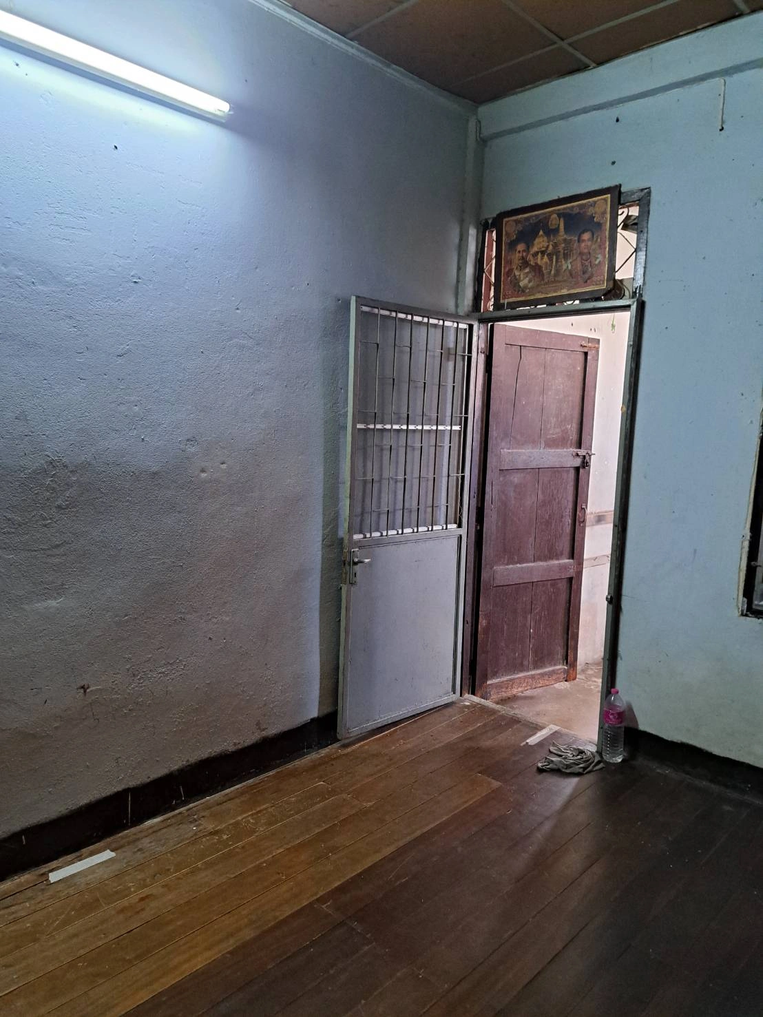 ให้เช่า ตึกแถว 2 ชั้น ซอยเจริญนคร 28 ใกล้สถานีรถไฟฟ้ากรุงธนบุรี และสถานีรถไฟฟ้าวงเวียนใหญ่