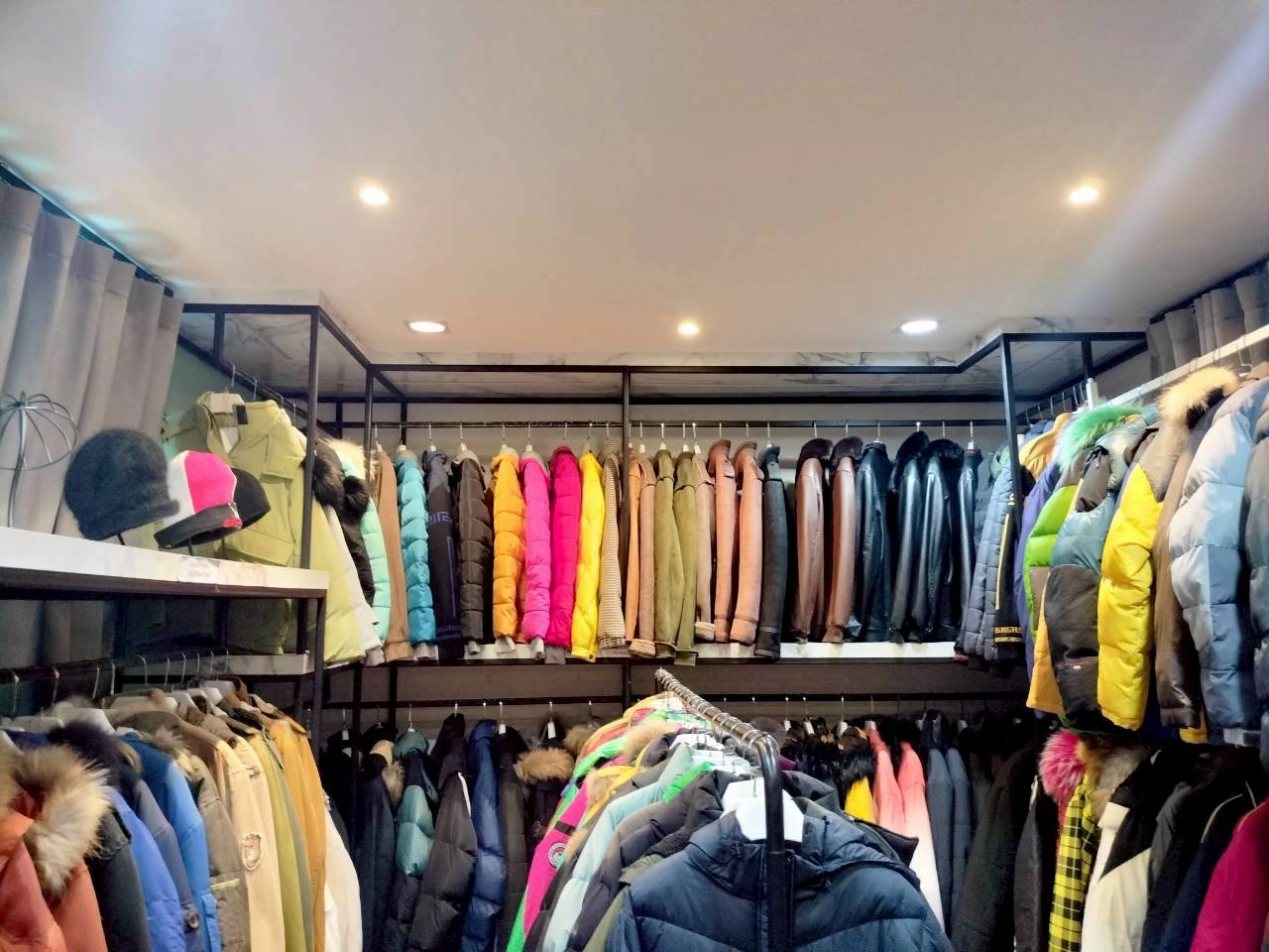 💢🧥ให้เช่า ทาวน์โฮม 3 ชั้น พร้อมกิจการเช่าเสื้อกันหนาว ครบวงจร🥼💢