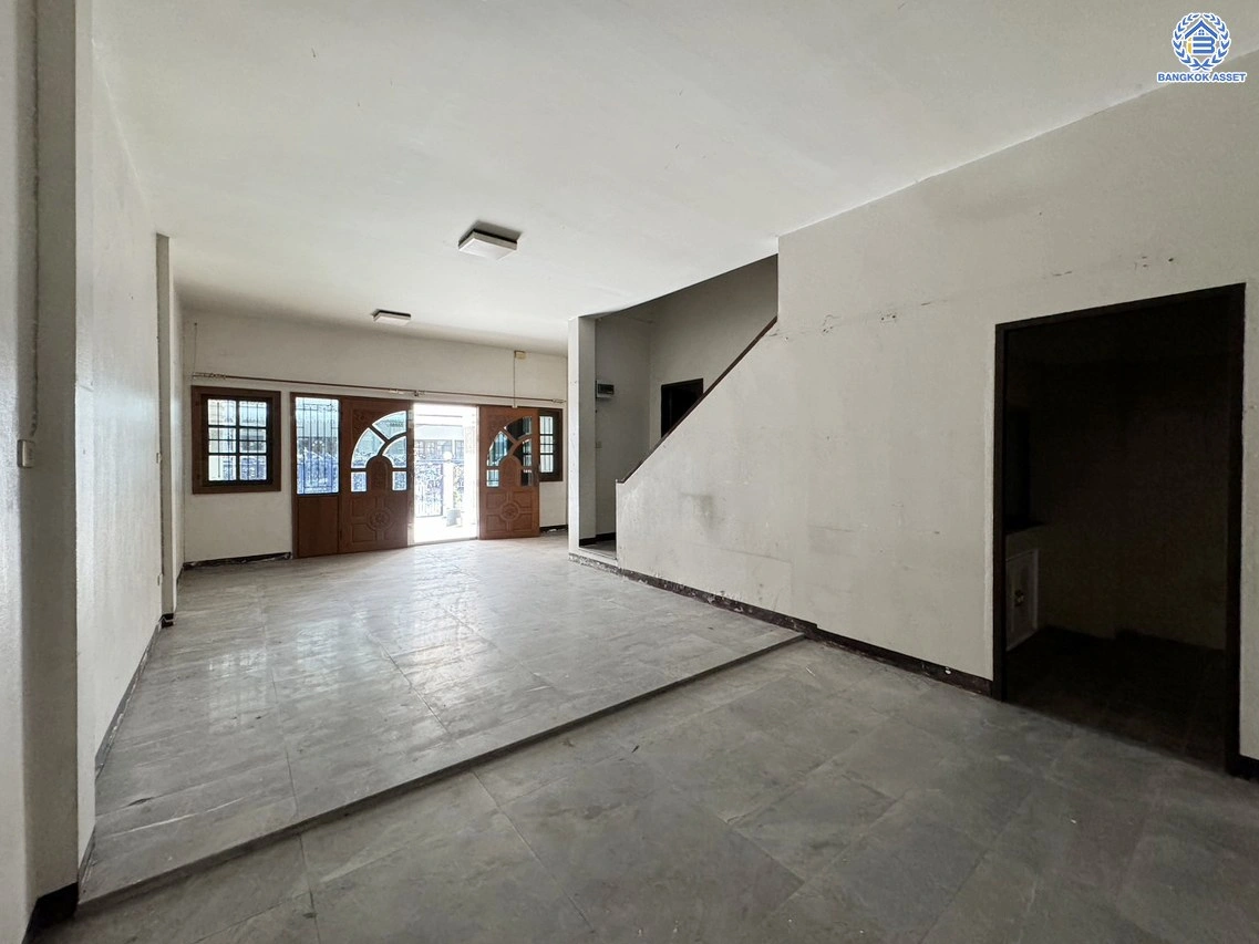 ทาวน์โฮมมือสองนนทบุรี โครงการ พิบูลย์การ์เด้นวิลล์ พิบูลย์สงคราม16 เนื้อที่ 26.20 ตร.ว. พื้นที่ใช้สอย 200 ตร.ม. ฟังก์ชัน 4 ห้องนอน 5 ห้องน้ำ 2 ที่จอดรถ บนทำเลเชื่อมถนนพิบูลย์สงคราม, ถนนวงศ์สว่าง, ถนนนครอินทร์ และถนนติวานนท์ ใกล้รถไฟฟ้าสายสีม่วง "สถานีแยกติวานนท์" ใกล้จุดขึ้นทางด่วน "ศรีรัช-วงแหวนรอบ