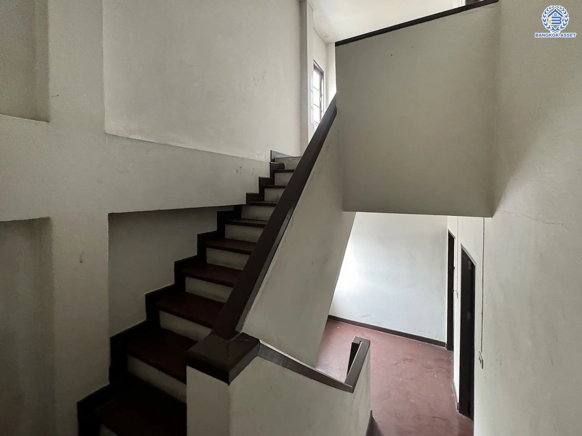 ทาวน์โฮมมือสองนนทบุรี โครงการ พิบูลย์การ์เด้นวิลล์ พิบูลย์สงคราม16 เนื้อที่เกือบ 35.8 ตร.ว. พื้นที่ใช้สอย 200 ตร.ม. ฟังก์ชัน 4 ห้องนอน 5 ห้องน้ำ บนสุดยอดทำเล เชื่อมถนนพิบูลย์สงคราม, ถนนวงศ์สว่าง, ถนนนครอินทร์ และถนนติวานนท์ ใกล้รถไฟฟ้าสายสีม่วง "สถานีแยกติวานนท์" และจุดขึ้นทางด่วน "ศรีรัช-วงแหวนรอบน