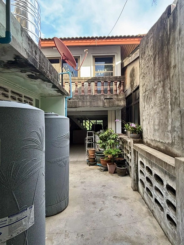 ขายตึกแถว อาคารพาณิชย์ 2 ชั้น 48 ตร.ว. ทำเลทอง ต.เชิงทะเล อ.ถลาง จ.ภูเก็ต โทร 065-8785994 เจ้าของขายเอง-ต่อรองได้