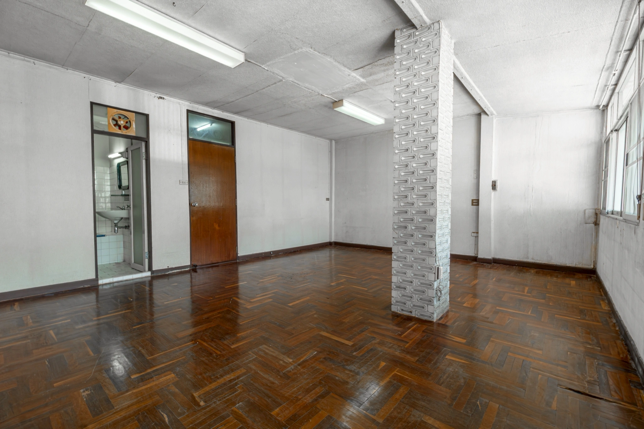 บ้านทาวน์โฮม 3 ชั้นบน “ทำเลที่หาไม่ได้แล้ว” กลางสาทร-เย็นอากาศ-พระราม 4 ซอยศรีบำเพ็ญ