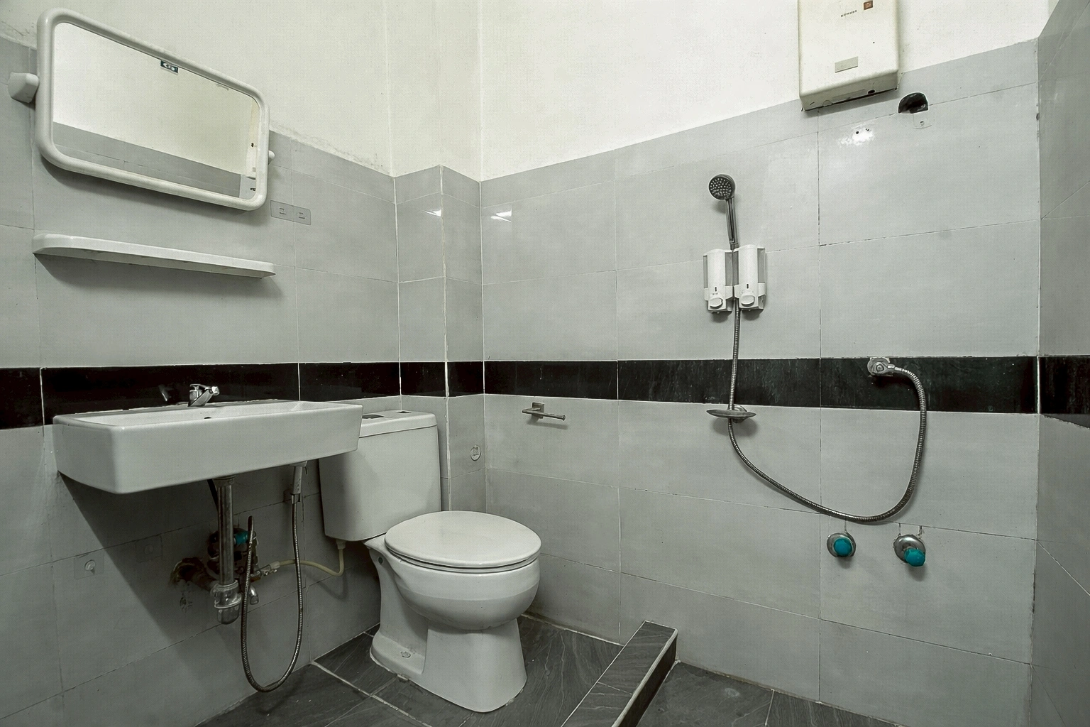 บ้านทาวน์โฮม 3 ชั้นบน “ทำเลที่หาไม่ได้แล้ว” กลางสาทร-เย็นอากาศ-พระราม 4 ซอยศรีบำเพ็ญ