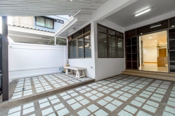 บ้านทาวน์โฮม 3 ชั้นบน “ทำเลที่หาไม่ได้แล้ว” กลางสาทร-เย็นอากาศ-พระราม 4 ซอยศรีบำเพ็ญ