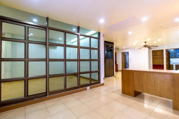 บ้านทาวน์โฮม 3 ชั้นบน “ทำเลที่หาไม่ได้แล้ว” กลางสาทร-เย็นอากาศ-พระราม 4 ซอยศรีบำเพ็ญ