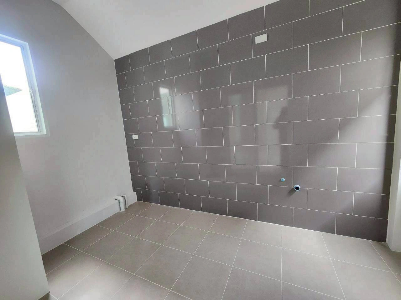 ปริญญดา เกษตร-นวมินทร์ แจ่มจันทร์ (หลังมุม)