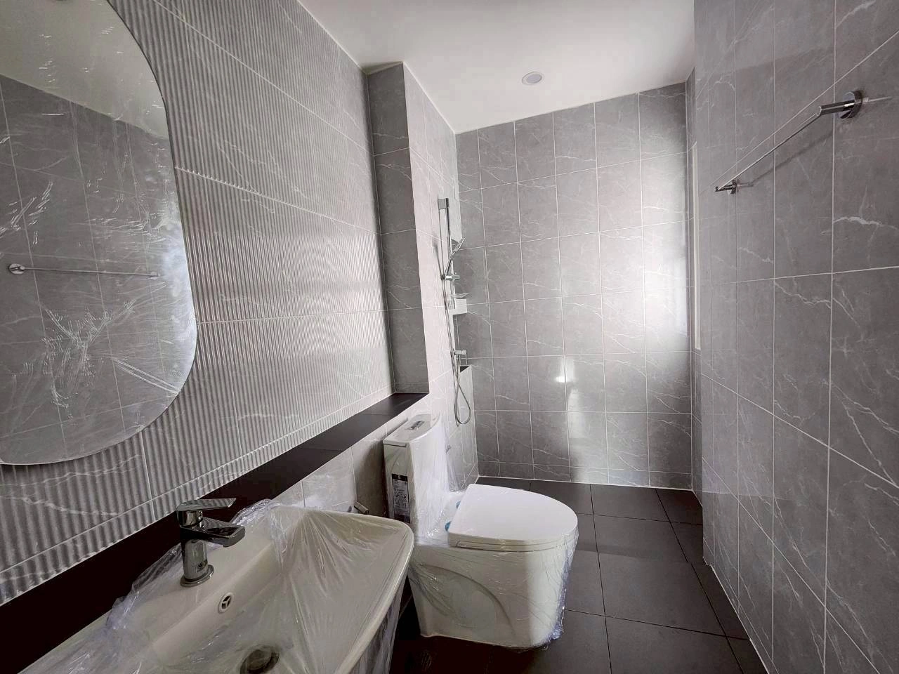 ปริญญดา เกษตร-นวมินทร์ แจ่มจันทร์ (หลังมุม)