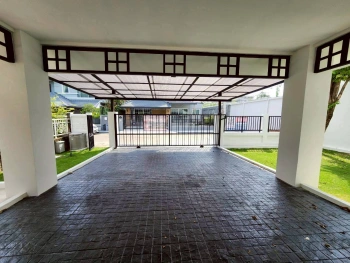 ปริญญดา เกษตร-นวมินทร์ แจ่มจันทร์ (หลังมุม)