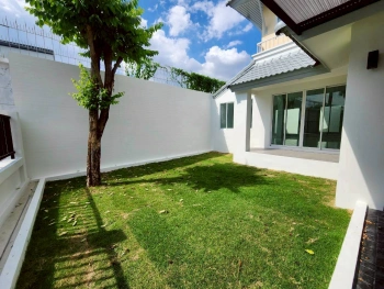 ปริญญดา เกษตร-นวมินทร์ แจ่มจันทร์ (หลังมุม)