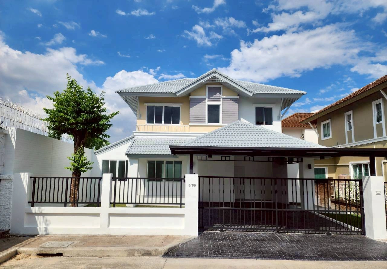 ปริญญดา เกษตร-นวมินทร์ แจ่มจันทร์ (หลังมุม)