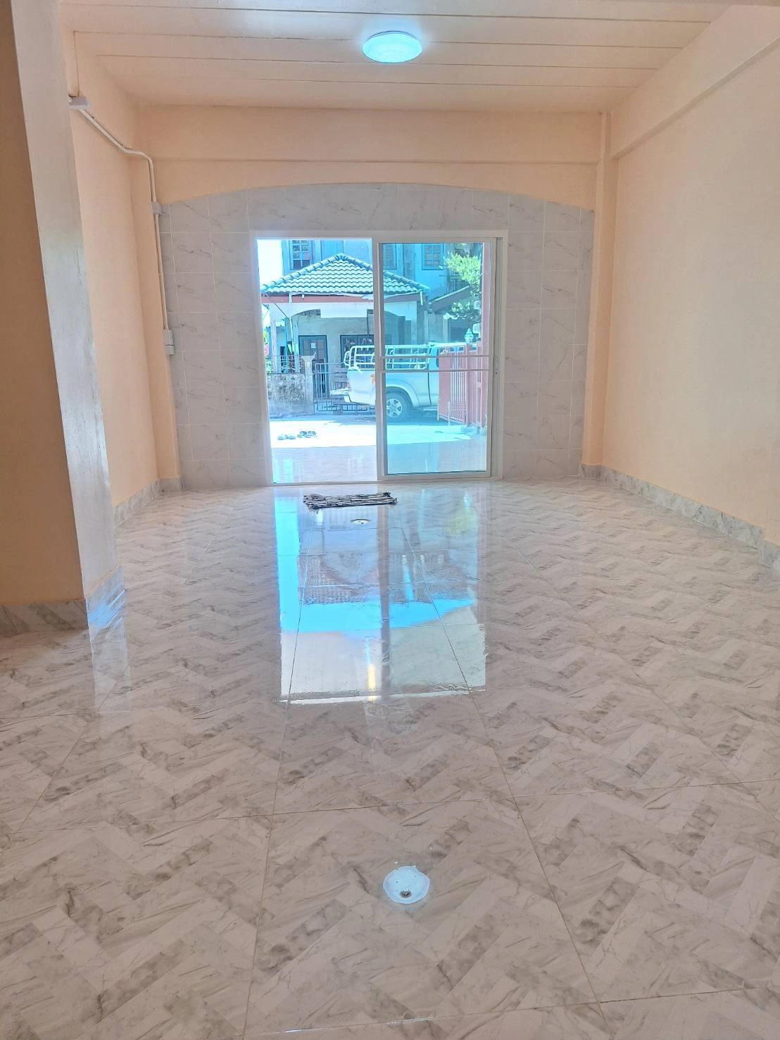 ขายถูก ทาวน์เฮ้าส์ 2 ชั้น ชุมชนประชาสำราญ หนองจอก รีโนเวทใหม่หมดทั้งหลัง