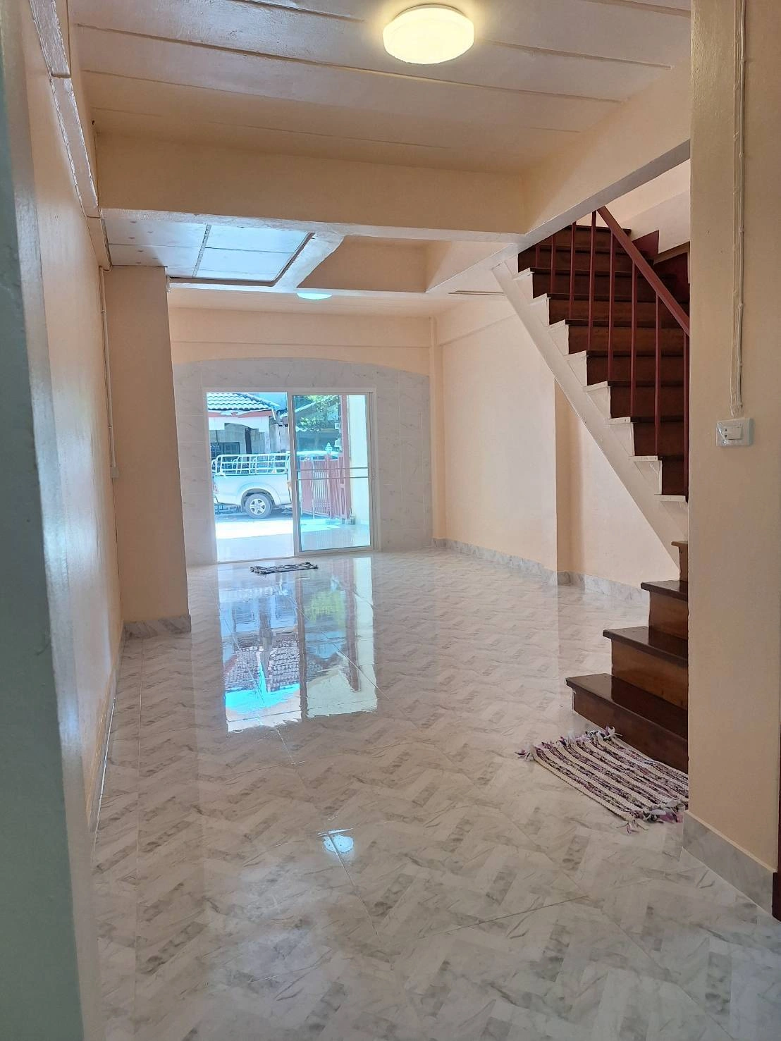 ขายถูก ทาวน์เฮ้าส์ 2 ชั้น ชุมชนประชาสำราญ หนองจอก รีโนเวทใหม่หมดทั้งหลัง