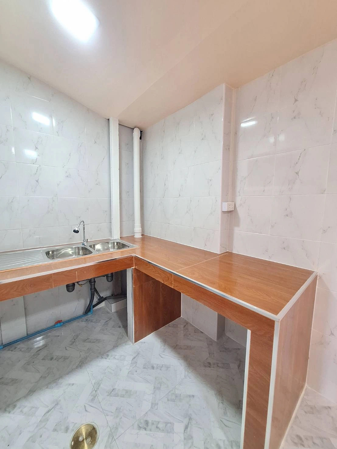 ขายถูก ทาวน์เฮ้าส์ 2 ชั้น ชุมชนประชาสำราญ หนองจอก รีโนเวทใหม่หมดทั้งหลัง