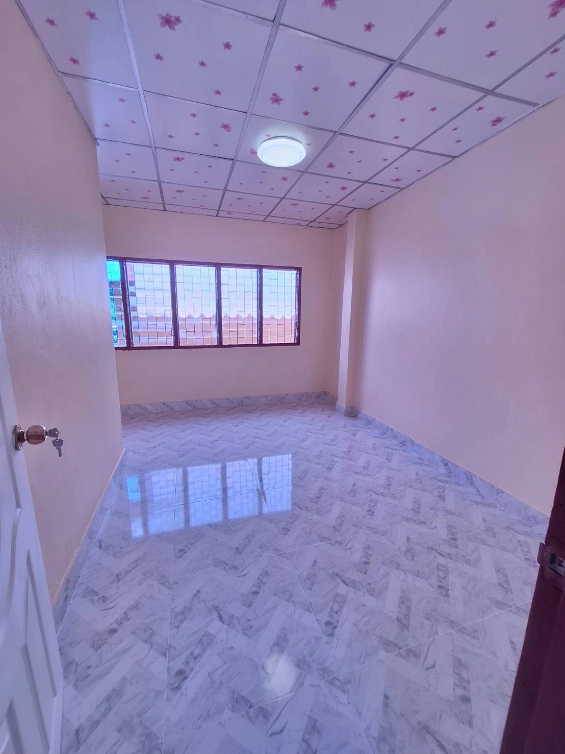 ขายถูก ทาวน์เฮ้าส์ 2 ชั้น ชุมชนประชาสำราญ หนองจอก รีโนเวทใหม่หมดทั้งหลัง