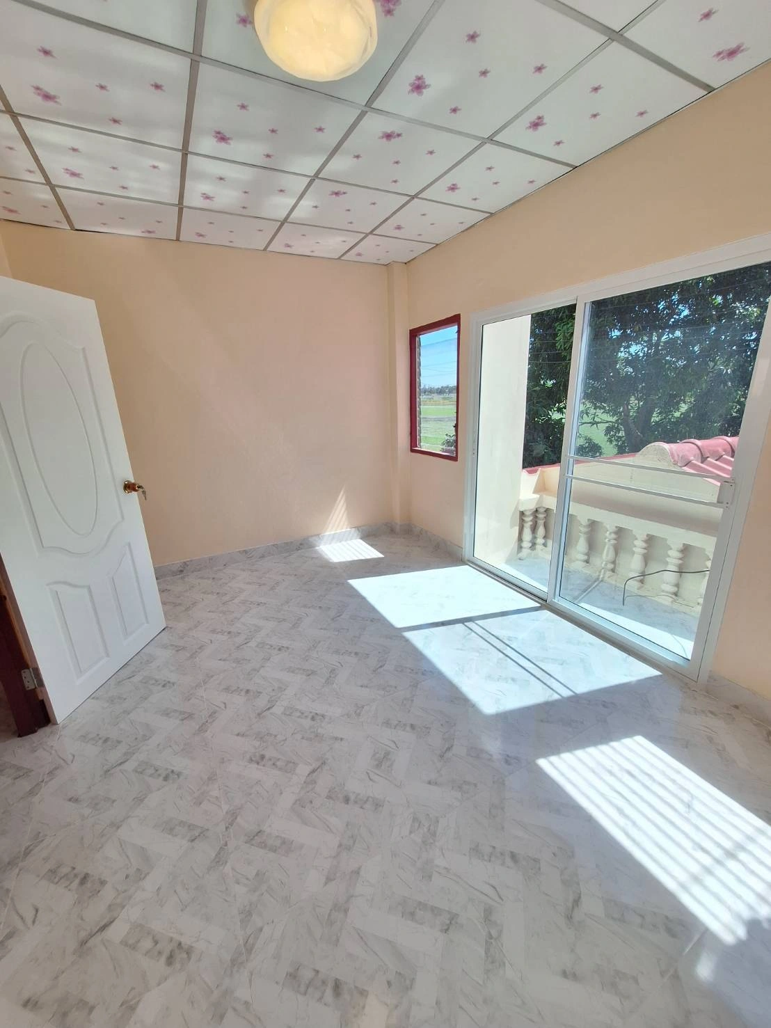 ขายถูก ทาวน์เฮ้าส์ 2 ชั้น ชุมชนประชาสำราญ หนองจอก รีโนเวทใหม่หมดทั้งหลัง