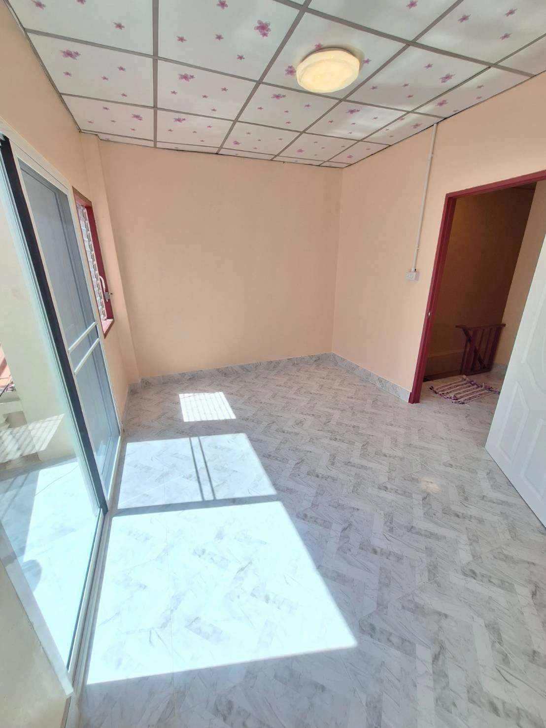 ขายถูก ทาวน์เฮ้าส์ 2 ชั้น ชุมชนประชาสำราญ หนองจอก รีโนเวทใหม่หมดทั้งหลัง