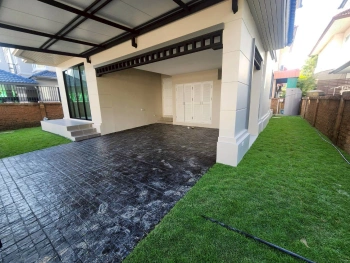 ธนาสิริ รัตนาธิเบศร์ บ้านมือสองตกเเต่งใหม่  บนทำเลเดินทางสะดวก เชื่อมต่อถนนรัตนาธิเบศร์ ถนนบางกรวย-ไทรน้อย ถนนราชพฤกษ์ ใกล้รถไฟฟ้าสายสีม่วง "สถานีบางพลู"