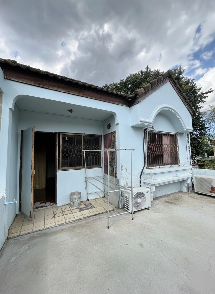 ขายที่ดินพร้อม ทาวน์เฮ้าส์ 2 ชั้นหลังมุม 50 ตรว.ซอยอินทามระ 43 แขวงรัชดาภิเษกรัชดาภิเษก เขตดินแดง กรุงเทพฯ ราคา 9,999,000 บาท