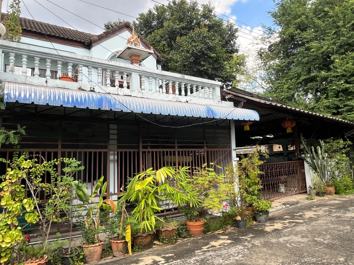 ขายที่ดินพร้อม ทาวน์เฮ้าส์ 2 ชั้นหลังมุม 50 ตรว.ซอยอินทามระ 43 แขวงรัชดาภิเษกรัชดาภิเษก เขตดินแดง กรุงเทพฯ ราคา 9,999,000 บาท