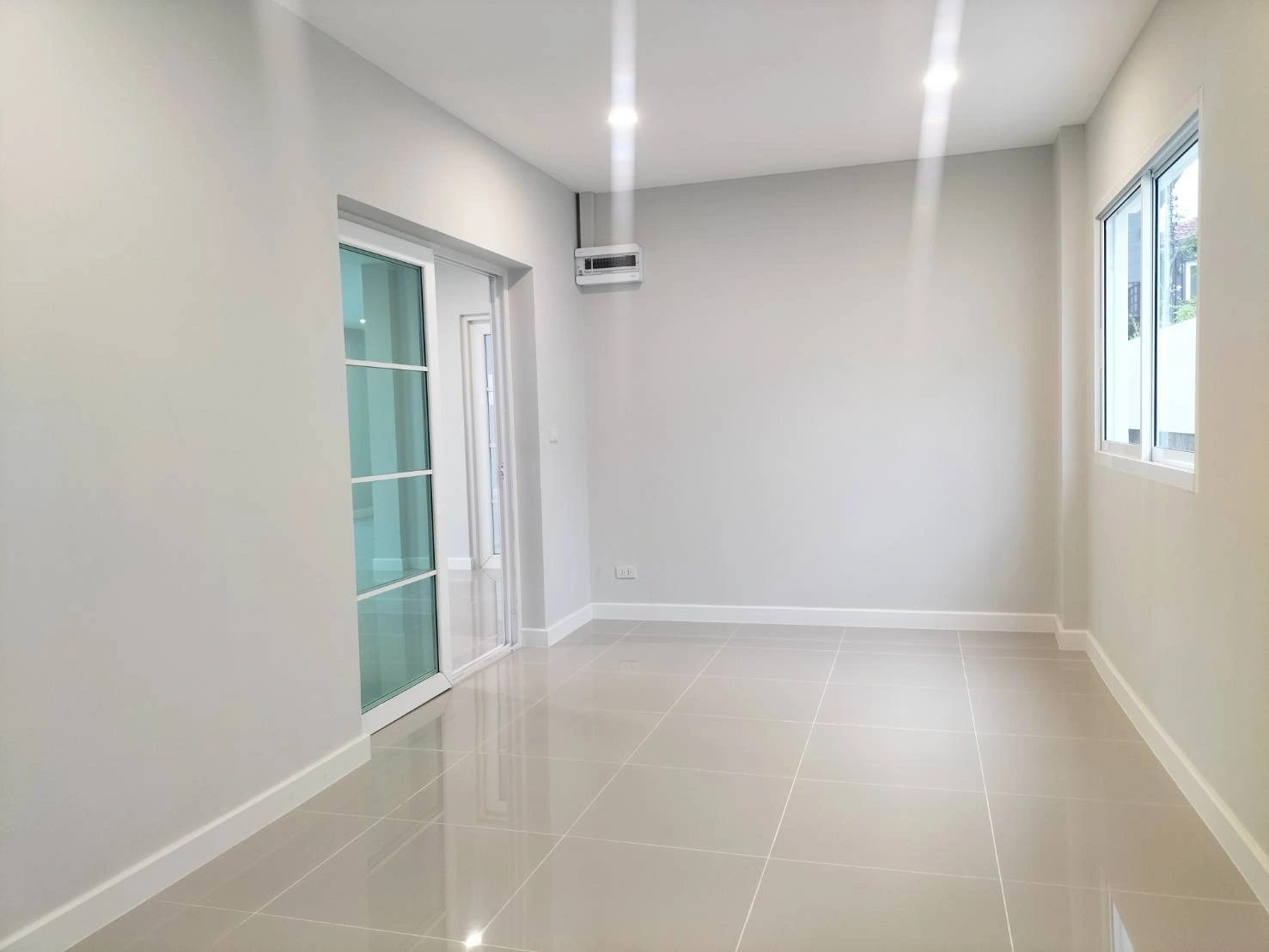 บ้านเดี่ยวตกเเต่งใหม่  ม.คาซ่าวิลล์ วัชรพล-สายไหม(มุม) ใกล้จุดขึ้นลงทางด่วน รามอินทรา-อาจณรงค์