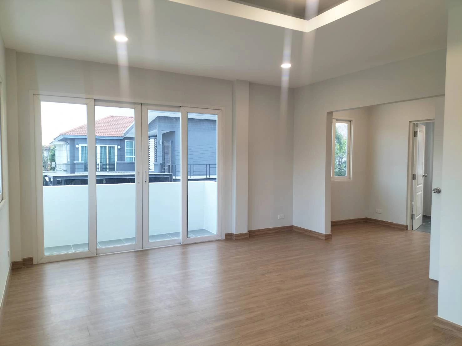 บ้านเดี่ยวตกเเต่งใหม่  ม.คาซ่าวิลล์ วัชรพล-สายไหม(มุม) ใกล้จุดขึ้นลงทางด่วน รามอินทรา-อาจณรงค์