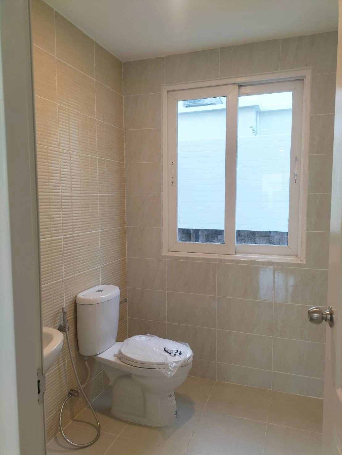 บ้านเดี่ยวตกเเต่งใหม่  ม.คาซ่าวิลล์ วัชรพล-สายไหม(มุม) ใกล้จุดขึ้นลงทางด่วน รามอินทรา-อาจณรงค์