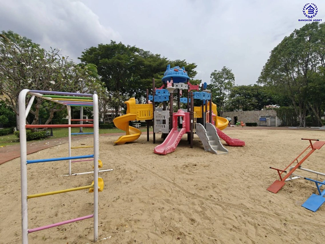 บ้านรีโนเวทใหม่ โครงการ โกลเด้นเลเจ้นด์ สาทร-กัลปพฤกษ์ เนื้อที่ 90 ตร.ว. พื้นที่ใช้สอย 303.79 ตร.ม. ฟังก์ชัน 3 ห้องนอน 3 ห้องน้ำ 1 ห้องแม่บ้าน 2 ที่จอดรถ บ้านพร้อมอยู่ ติดถนนกัลปพฤกษ์ เชื่อมต่อถนนราชพฤกษ์ ใกล้รถไฟฟ้าสายสีเขียว "สถานีบางหว้า" และ "สถานีวุฒากาศ" และ ใกล้เดอะมอลล์ไลฟ์สโตร์ บางแค