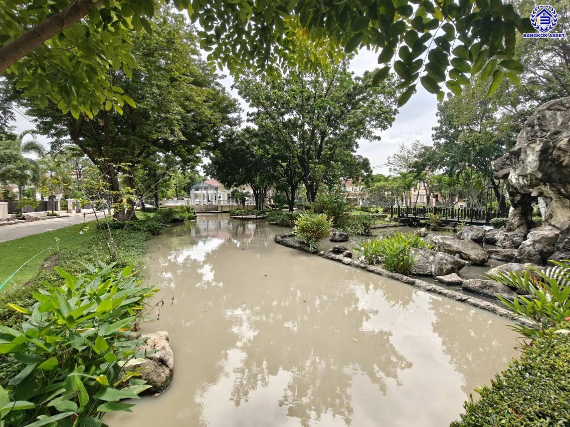 บ้านรีโนเวทใหม่ โครงการ โกลเด้นเลเจ้นด์ สาทร-กัลปพฤกษ์ เนื้อที่ 90 ตร.ว. พื้นที่ใช้สอย 303.79 ตร.ม. ฟังก์ชัน 3 ห้องนอน 3 ห้องน้ำ 1 ห้องแม่บ้าน 2 ที่จอดรถ บ้านพร้อมอยู่ ติดถนนกัลปพฤกษ์ เชื่อมต่อถนนราชพฤกษ์ ใกล้รถไฟฟ้าสายสีเขียว "สถานีบางหว้า" และ "สถานีวุฒากาศ" และ ใกล้เดอะมอลล์ไลฟ์สโตร์ บางแค