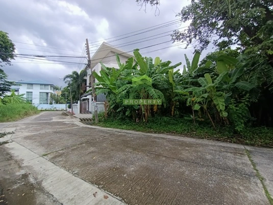 ขาย ที่ดินเปล่าพร้อมปลูกบ้าน ทำเลทอง ย่านรามคำแหง หมู่บ้านธารารมณ์ รามคำแหง 150 เนื้อที่ 67 ตร.ว บรรยากาศร่มรื่น ใกล้รถไฟฟ้าสายสีส้ม