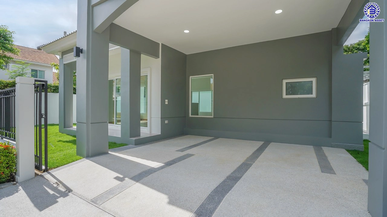 บ้านรีโนเวทใหม่ บ้านคุณภาพจาก Property Perfect เพอร์เฟคเพลส ราชพฤกษ์ ติดถนนราชพฤกษ์ เชื่อมต่อถนนรัตนาธิเบศร์ ใกล้รถไฟฟ้าสายสีม่วง "สถานีบางรักน้อยท่าอิฐ" จุดขึ้นทางด่วน "กาญจนาภิเษก" และเซ็นทรัล เวสต์วิลล์ บนเนื้อที่ 55.2 ตร.ว. พื้นที่ใช้สอย 166 ตร.ม. พร้อมฟังก์ชัน 3 ห้องนอน 3 ห้องน้ำ จอดรถได้ 2 คัน