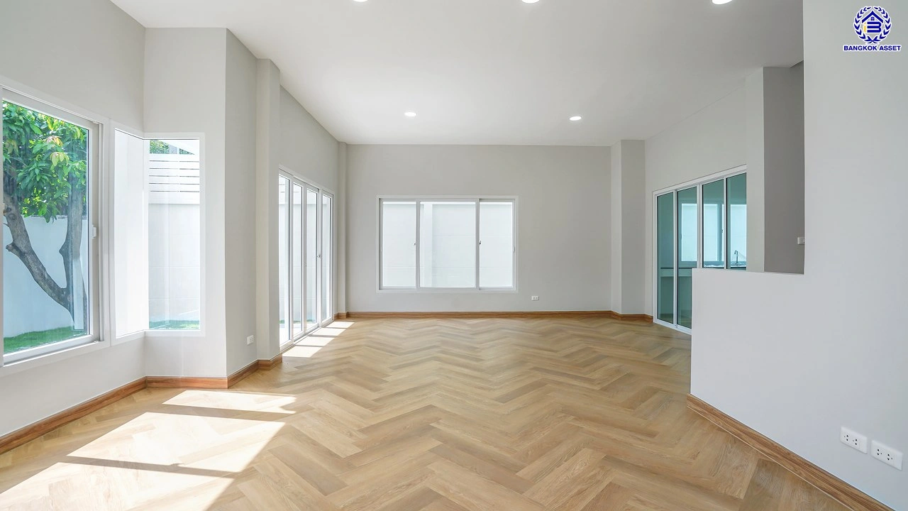 บ้านรีโนเวทใหม่ บ้านคุณภาพจาก Property Perfect เพอร์เฟคเพลส ราชพฤกษ์ ติดถนนราชพฤกษ์ เชื่อมต่อถนนรัตนาธิเบศร์ ใกล้รถไฟฟ้าสายสีม่วง "สถานีบางรักน้อยท่าอิฐ" จุดขึ้นทางด่วน "กาญจนาภิเษก" และเซ็นทรัล เวสต์วิลล์ บนเนื้อที่ 55.2 ตร.ว. พื้นที่ใช้สอย 166 ตร.ม. พร้อมฟังก์ชัน 3 ห้องนอน 3 ห้องน้ำ จอดรถได้ 2 คัน