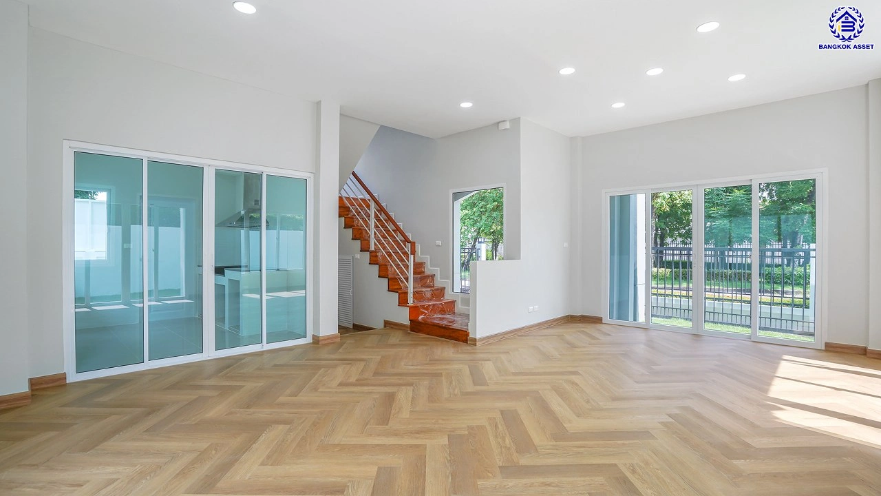 บ้านรีโนเวทใหม่ บ้านคุณภาพจาก Property Perfect เพอร์เฟคเพลส ราชพฤกษ์ ติดถนนราชพฤกษ์ เชื่อมต่อถนนรัตนาธิเบศร์ ใกล้รถไฟฟ้าสายสีม่วง "สถานีบางรักน้อยท่าอิฐ" จุดขึ้นทางด่วน "กาญจนาภิเษก" และเซ็นทรัล เวสต์วิลล์ บนเนื้อที่ 55.2 ตร.ว. พื้นที่ใช้สอย 166 ตร.ม. พร้อมฟังก์ชัน 3 ห้องนอน 3 ห้องน้ำ จอดรถได้ 2 คัน