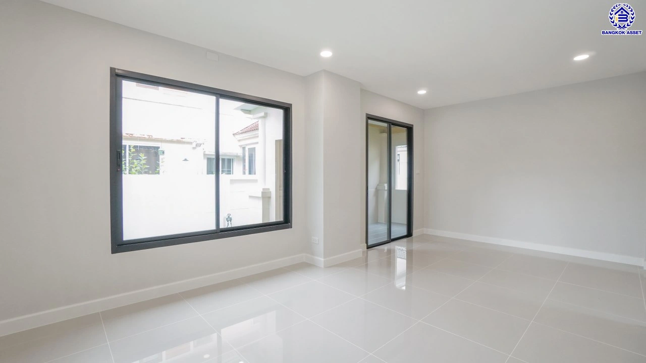 บ้านรีโนเวทใหม่ โครงการ เพอร์เฟคเพลส รัตนาธิเบศร์-ไทรม้า บนเนื้อที่ 59.8 ตร.ว. พื้นที่ใช้สอย 187.67 ตร.ม. ฟังก์ชัน 3 ห้องนอน 3 ห้องน้ำ จอดรถได้ 2 คัน ใกล้ 2 เซ็นทรัล ทั้งเซ็นทรัลรัตนาธิเบศร์, เซ็นทรัลเวสต์เกต ติดถนนรัตนาธิเบศร์ และ รถไฟฟ้าสายสีม่วง "สถานีบางรักน้อยท่าอิฐ"