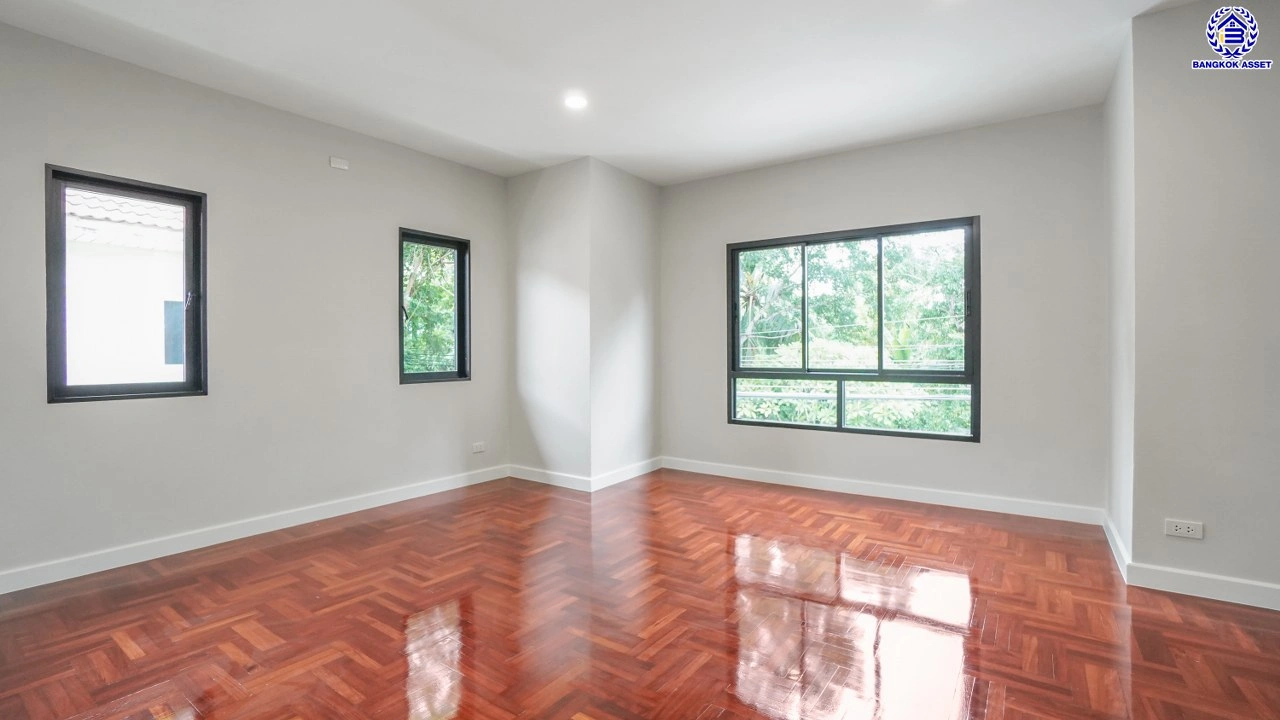 บ้านรีโนเวทใหม่ โครงการ เพอร์เฟคเพลส รัตนาธิเบศร์-ไทรม้า บนเนื้อที่ 59.8 ตร.ว. พื้นที่ใช้สอย 187.67 ตร.ม. ฟังก์ชัน 3 ห้องนอน 3 ห้องน้ำ จอดรถได้ 2 คัน ใกล้ 2 เซ็นทรัล ทั้งเซ็นทรัลรัตนาธิเบศร์, เซ็นทรัลเวสต์เกต ติดถนนรัตนาธิเบศร์ และ รถไฟฟ้าสายสีม่วง "สถานีบางรักน้อยท่าอิฐ"