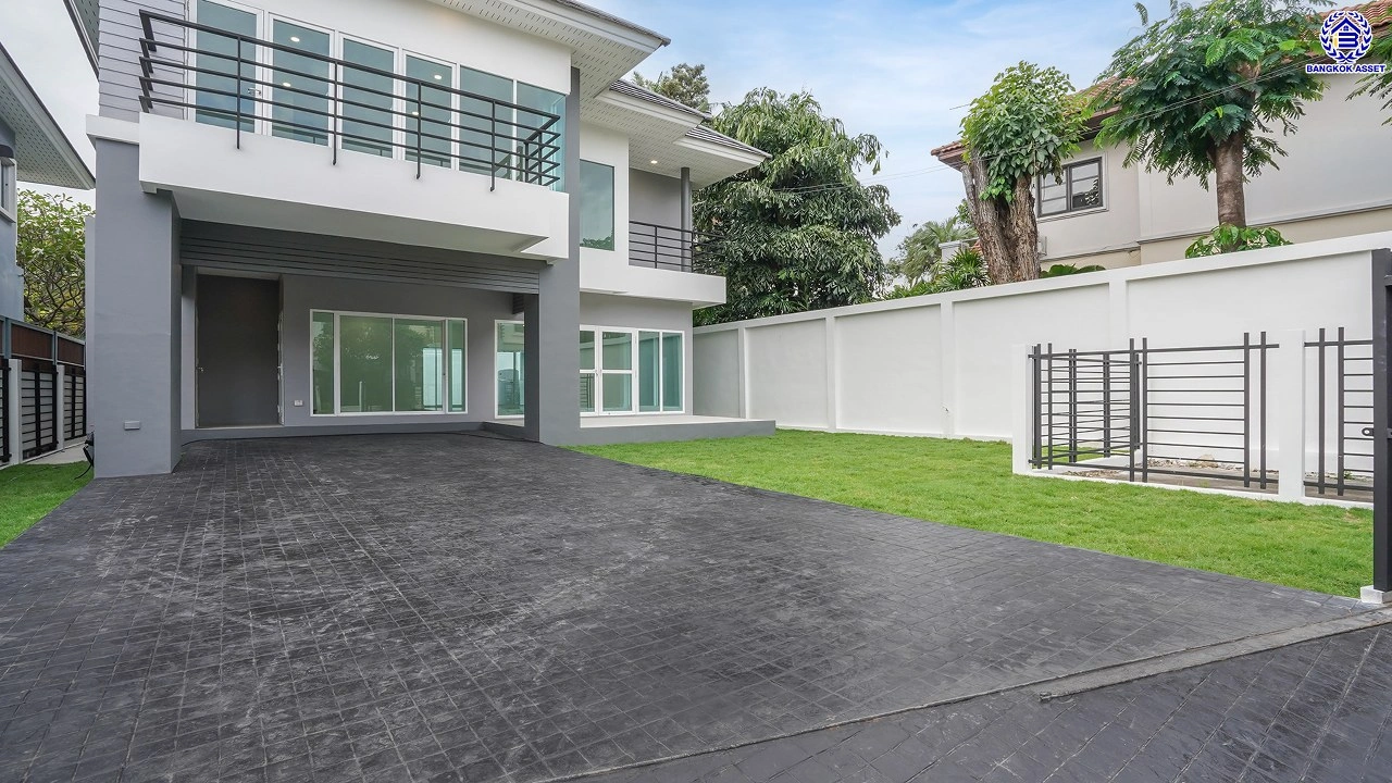 บ้านรีโนเวทใหม่ โครงการ รัชชา5 บางใหญ่ หลังมุม เนื้อที่ 99.6 ตร.ว. พื้นที่ใช้สอย 306.19 ตร.ม. ฟังก์ชัน 3 ห้องนอน 3 ห้องน้ำ จอดรถได้ 2 คัน บนทำเลใกล้ถนนใหญ่ เชื่อมต่อถนนกาญจนาภิเษก, ถนนรัตนาธิเบศร์ ใกล้เซ็นทรัลเวสต์เกต ทางด่วน "ศรีรัช" และรถไฟฟ้าสายสีม่วง "สถานีสามแยกบางใหญ่"