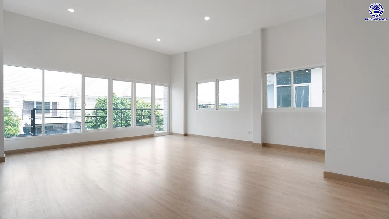 บ้านรีโนเวทใหม่ โครงการ รัชชา5 บางใหญ่ หลังมุม เนื้อที่ 99.6 ตร.ว. พื้นที่ใช้สอย 306.19 ตร.ม. ฟังก์ชัน 3 ห้องนอน 3 ห้องน้ำ จอดรถได้ 2 คัน บนทำเลใกล้ถนนใหญ่ เชื่อมต่อถนนกาญจนาภิเษก, ถนนรัตนาธิเบศร์ ใกล้เซ็นทรัลเวสต์เกต ทางด่วน "ศรีรัช" และรถไฟฟ้าสายสีม่วง "สถานีสามแยกบางใหญ่"