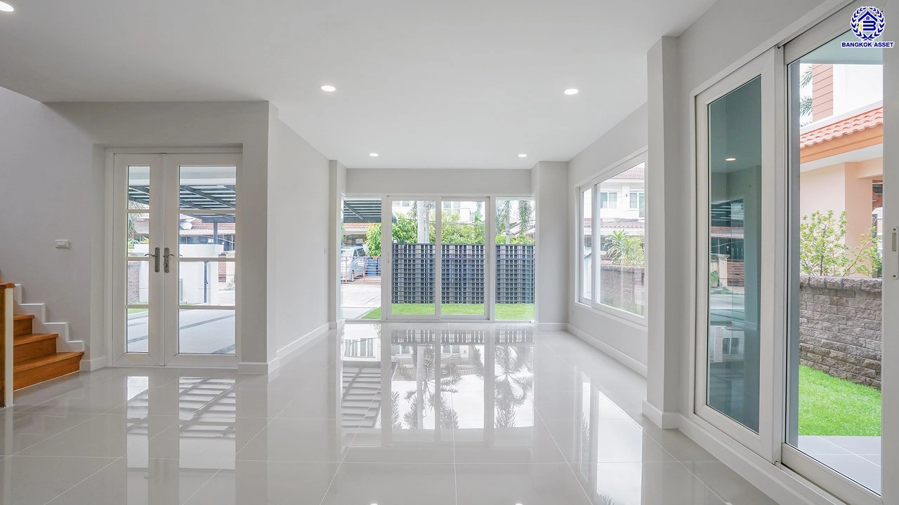 บ้านรีโนเวทใหม่ โครงการ คาซ่าวิลล์ ราชพฤกษ์-รัตนาธิเบศร์2 แบรนด์ Q.House รีโนเวทใหม่พร้อมเข้าอยู่ เนื้อที่ 54 ตร.ว. พื้นที่ใช้สอย 211.55 ตร.ม. ฟังก์ชันจัดเต็ม 4 ห้องนอน 3 ห้องน้ำ จอดรถได้ 2 คัน บนทำเลศักยภาพ ติดถนนราชพฤกษ์ ใกล้รถไฟฟ้าสายสีม่วง "สถานีบางรักน้อยท่าอิฐ" และทางด่วน "ศรีรัช"