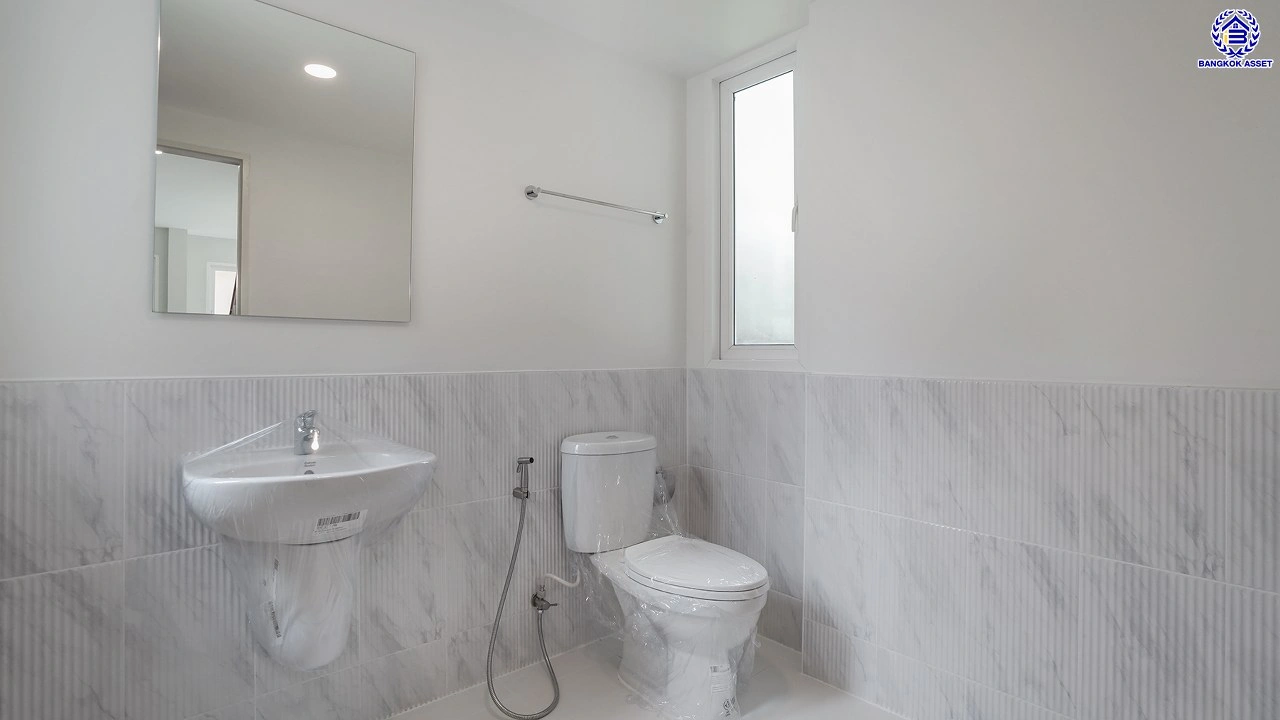 บ้านรีโนเวทใหม่ โครงการ คาซ่าวิลล์ ราชพฤกษ์-รัตนาธิเบศร์2 แบรนด์ Q.House รีโนเวทใหม่พร้อมเข้าอยู่ เนื้อที่ 54 ตร.ว. พื้นที่ใช้สอย 211.55 ตร.ม. ฟังก์ชันจัดเต็ม 4 ห้องนอน 3 ห้องน้ำ จอดรถได้ 2 คัน บนทำเลศักยภาพ ติดถนนราชพฤกษ์ ใกล้รถไฟฟ้าสายสีม่วง "สถานีบางรักน้อยท่าอิฐ" และทางด่วน "ศรีรัช"