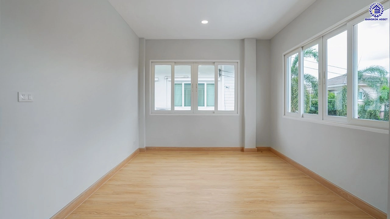 บ้านรีโนเวทใหม่ โครงการ คาซ่าวิลล์ ราชพฤกษ์-รัตนาธิเบศร์2 แบรนด์ Q.House รีโนเวทใหม่พร้อมเข้าอยู่ เนื้อที่ 54 ตร.ว. พื้นที่ใช้สอย 211.55 ตร.ม. ฟังก์ชันจัดเต็ม 4 ห้องนอน 3 ห้องน้ำ จอดรถได้ 2 คัน บนทำเลศักยภาพ ติดถนนราชพฤกษ์ ใกล้รถไฟฟ้าสายสีม่วง "สถานีบางรักน้อยท่าอิฐ" และทางด่วน "ศรีรัช"