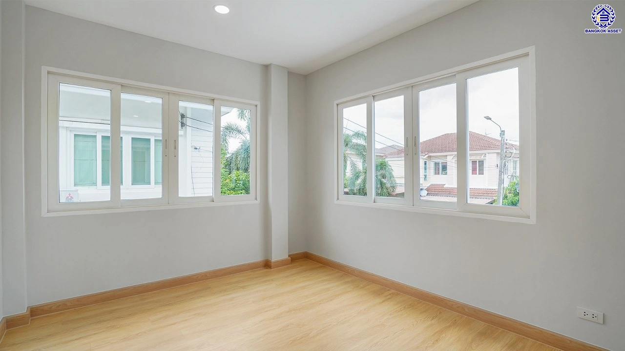 บ้านรีโนเวทใหม่ โครงการ คาซ่าวิลล์ ราชพฤกษ์-รัตนาธิเบศร์2 แบรนด์ Q.House รีโนเวทใหม่พร้อมเข้าอยู่ เนื้อที่ 54 ตร.ว. พื้นที่ใช้สอย 211.55 ตร.ม. ฟังก์ชันจัดเต็ม 4 ห้องนอน 3 ห้องน้ำ จอดรถได้ 2 คัน บนทำเลศักยภาพ ติดถนนราชพฤกษ์ ใกล้รถไฟฟ้าสายสีม่วง "สถานีบางรักน้อยท่าอิฐ" และทางด่วน "ศรีรัช"