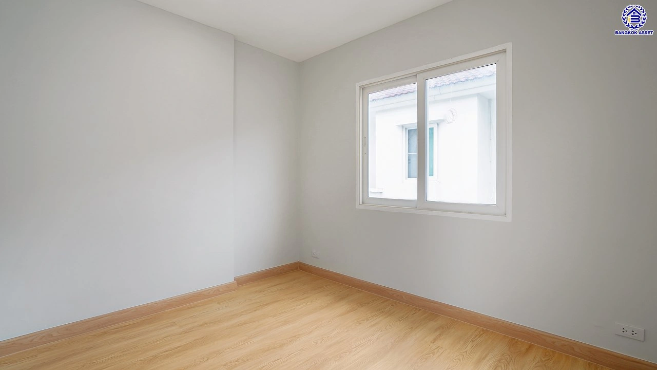 บ้านรีโนเวทใหม่ โครงการ คาซ่าวิลล์ ราชพฤกษ์-รัตนาธิเบศร์2 แบรนด์ Q.House รีโนเวทใหม่พร้อมเข้าอยู่ เนื้อที่ 54 ตร.ว. พื้นที่ใช้สอย 211.55 ตร.ม. ฟังก์ชันจัดเต็ม 4 ห้องนอน 3 ห้องน้ำ จอดรถได้ 2 คัน บนทำเลศักยภาพ ติดถนนราชพฤกษ์ ใกล้รถไฟฟ้าสายสีม่วง "สถานีบางรักน้อยท่าอิฐ" และทางด่วน "ศรีรัช"